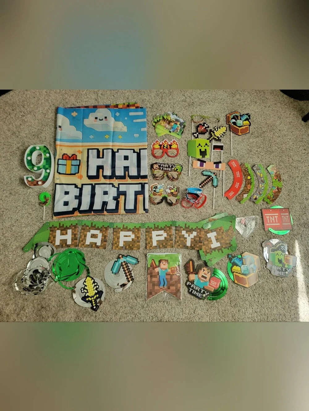 Minecraft Green Pixel Birthday Party Decorations Set